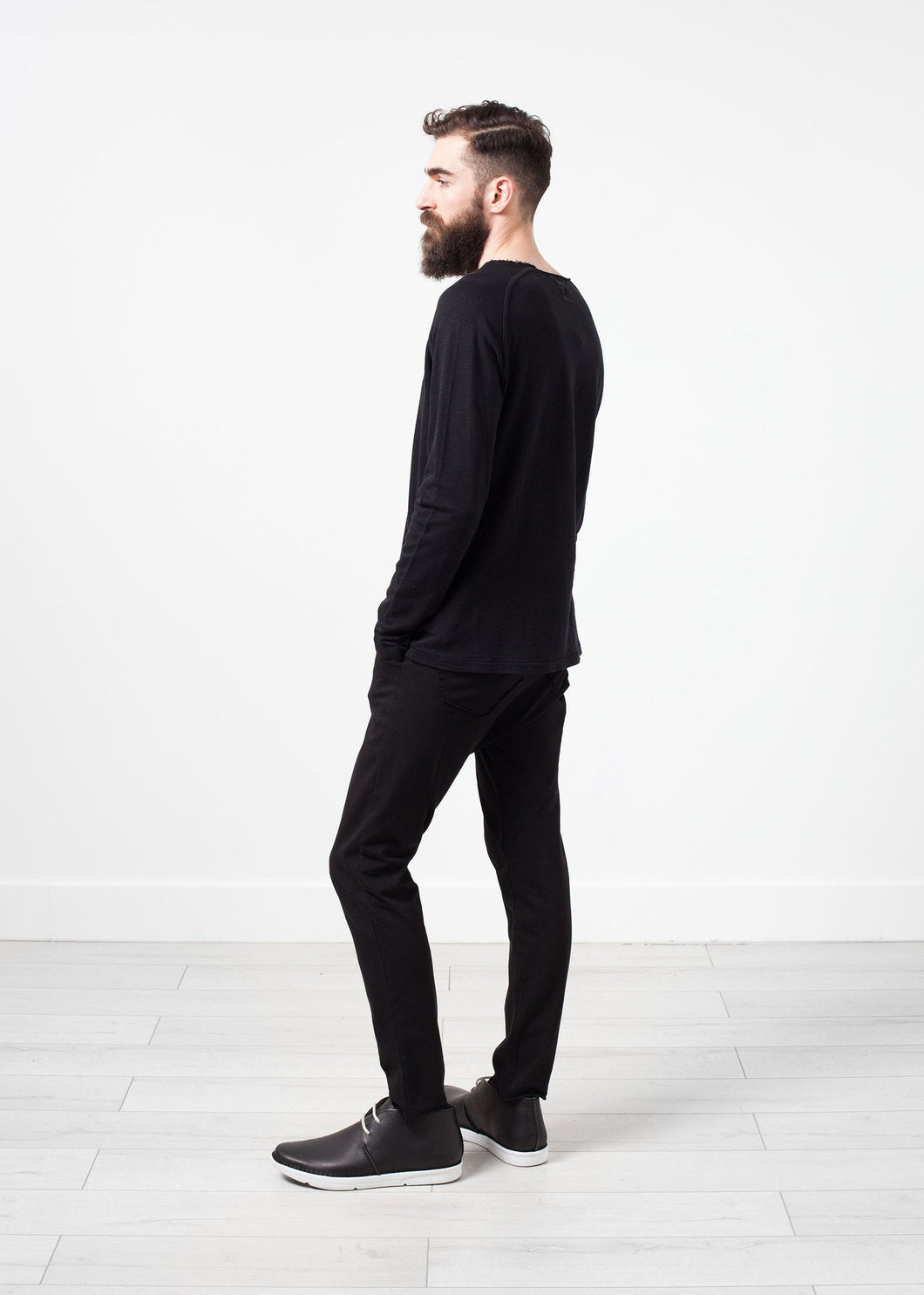 Daris Tee in Black - mageplaza100.myshopify.com - Hannes Roether - [variant_title]