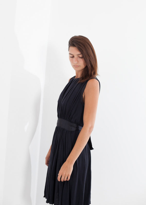 Sleeveless Pleated Dress in Navy - mageplaza100.myshopify.com - Hache - [variant_title]