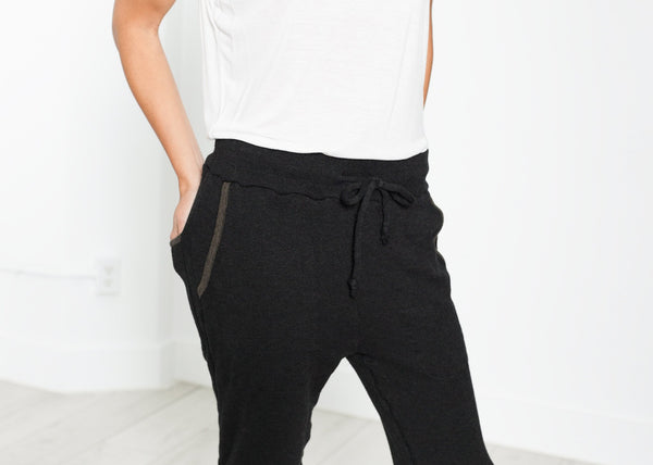 Highsoft Cropped Sweat in Black - mageplaza100.myshopify.com - V:Room - [variant_title]