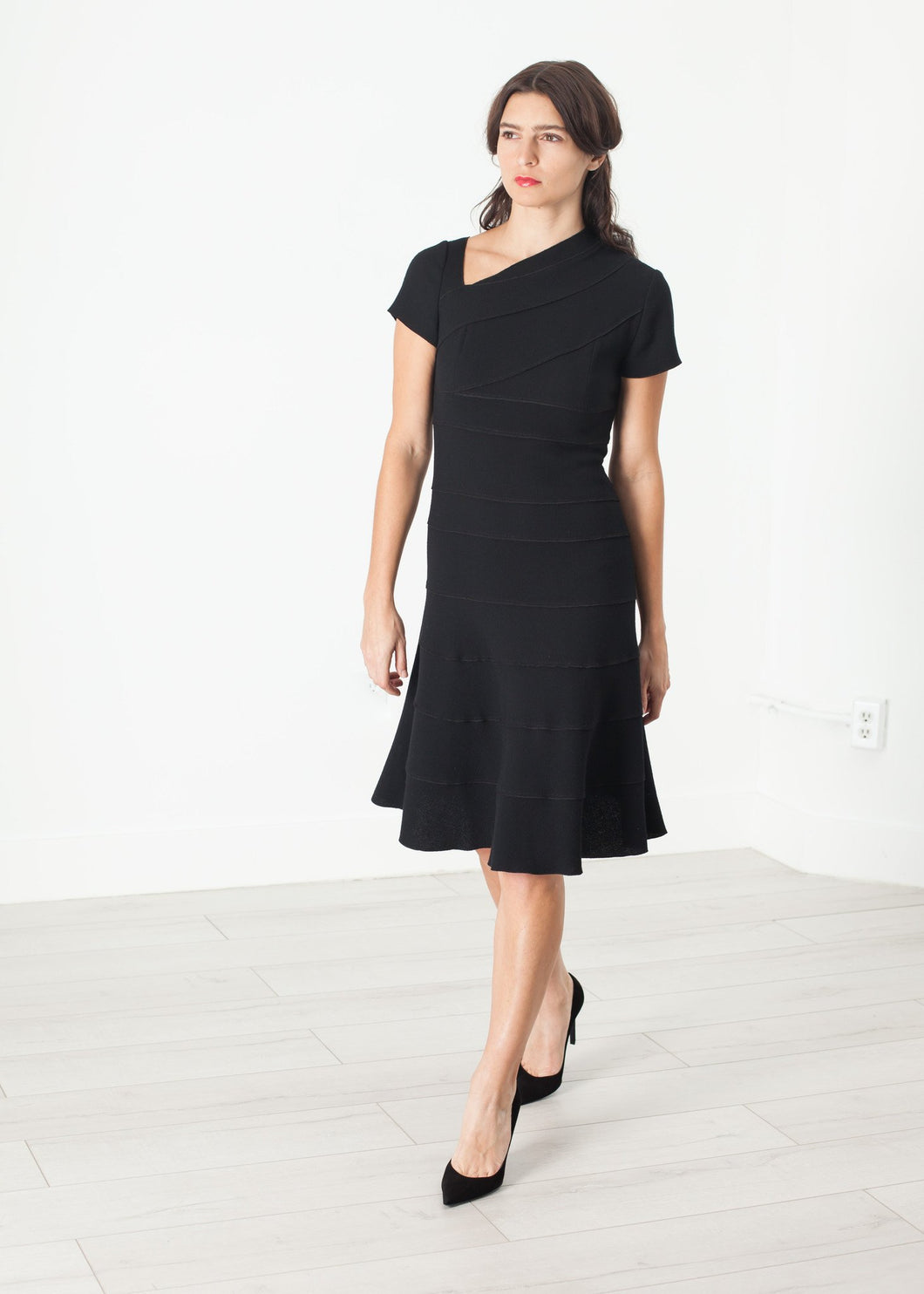 Lined Silhouette Dress in Black - mageplaza100.myshopify.com - Amelia Toro - [variant_title]